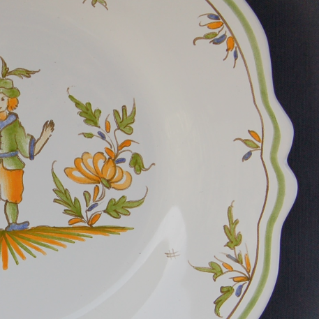 Feston plate with hand painted decoration Moustiers 13