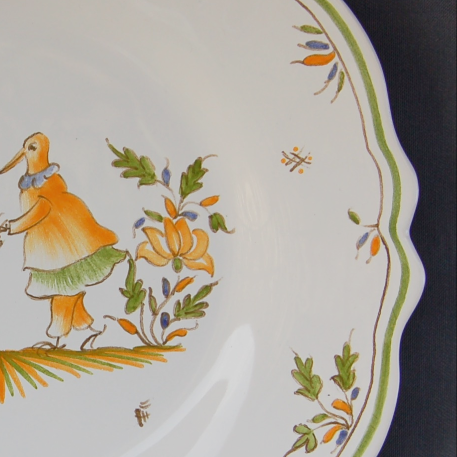 Feston plate with hand painted decoration Moustiers 14
