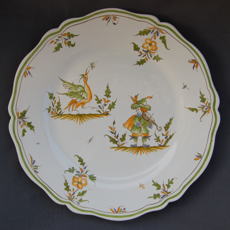 Feston plate with hand painted decoration Moustiers 17