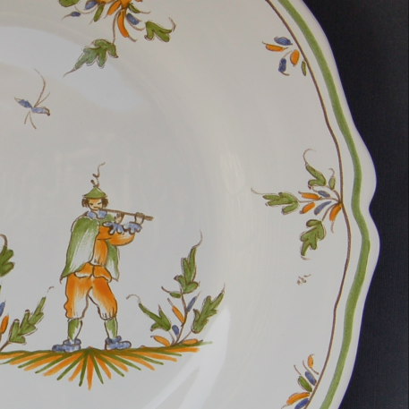 Feston plate with hand painted decoration Moustiers 19