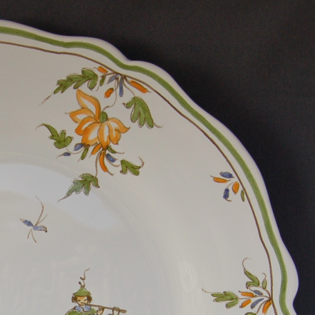 Feston plate with hand painted decoration Moustiers 19