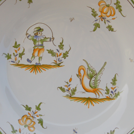 Feston plate with hand painted decoration Moustiers 20