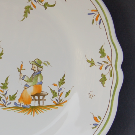 Feston plate with hand painted decoration Moustiers 21