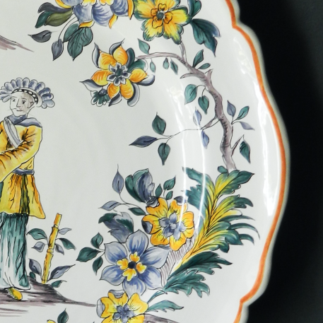 Rond Festons serving plate with Chinoiserie hand painted decoration