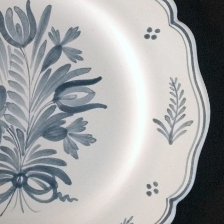 Feston Plate with hand painted decoration Antique Fleurs 1 monochrome blue