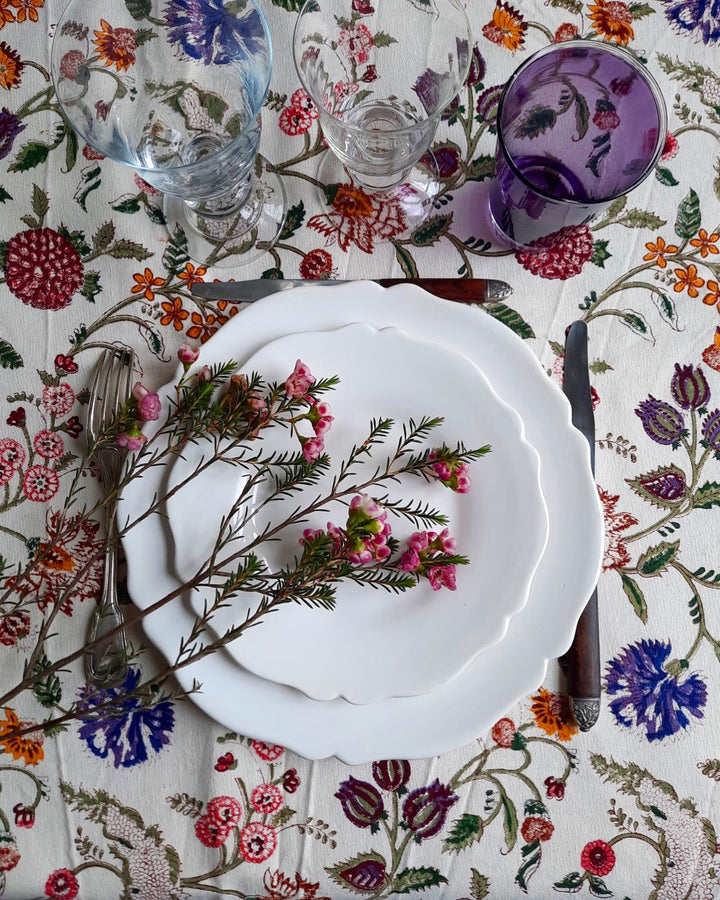 Scalloped edge Feston plate in white
