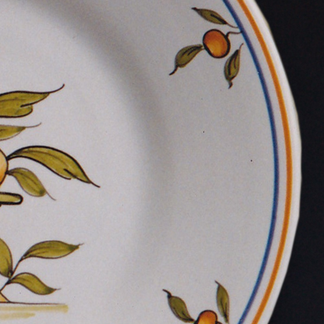Bord Uni plate with hand painted decoration Moustiers 1