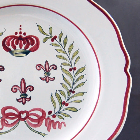Feston plate with hand painted Strasbourg Couronne decoration