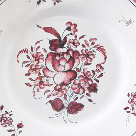 Bord Uni plate with Strasbourg 2 monochrome raspberry hand painted decoration