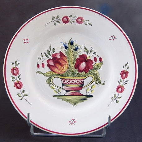 Bord Uni plate with Strasbourg Panier Fleurs with hand painted decoration