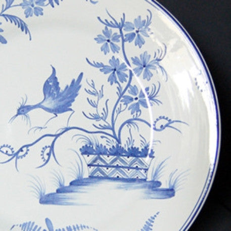 Rond Bord Uni serving plate with La Rochelle blue hand painted decoration
