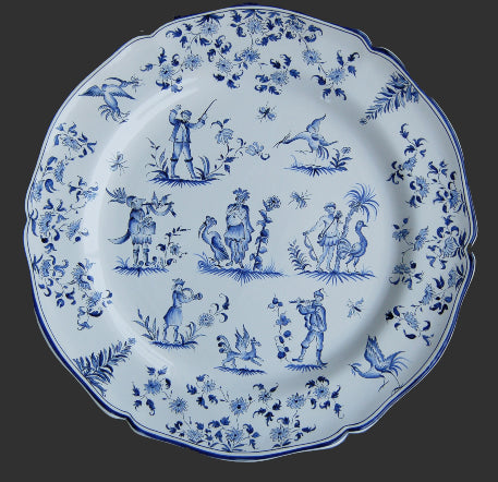 Rond Festons serving plate with Moustiers riche Blue hand painted decoration